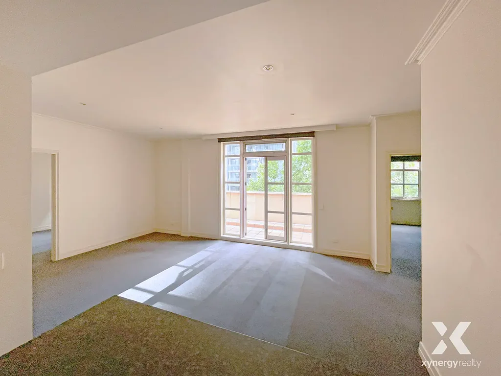 Spacious Three-Bedroom Property in the Heart of Melbourne CBD!