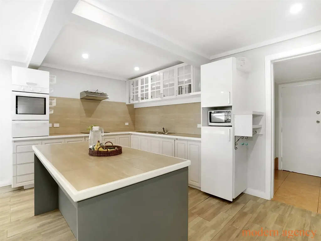 Calista 3房  Massive 885sqm Opportunity - Build, Invest or Develop in the Heart of Calista!