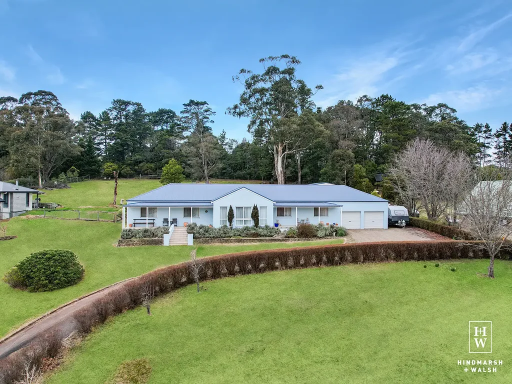 Bundanoon 4 Bedroom Spacious Family Home with Northerly Views & Village Convenience