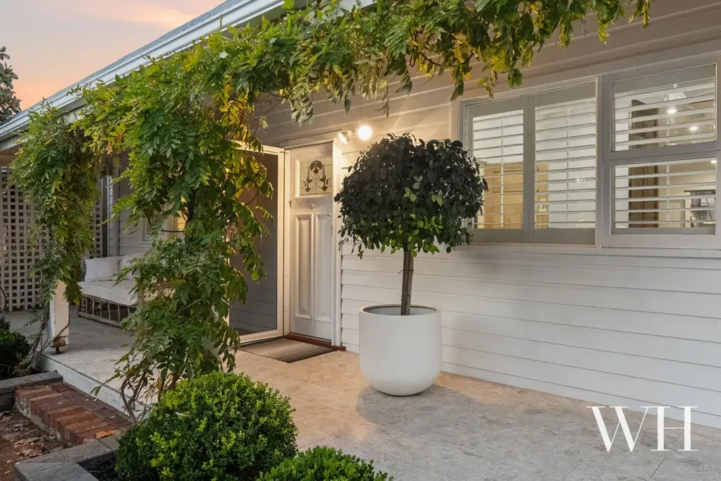 East Fremantle 3房  Renovated Character Living in Premier Plympton Location