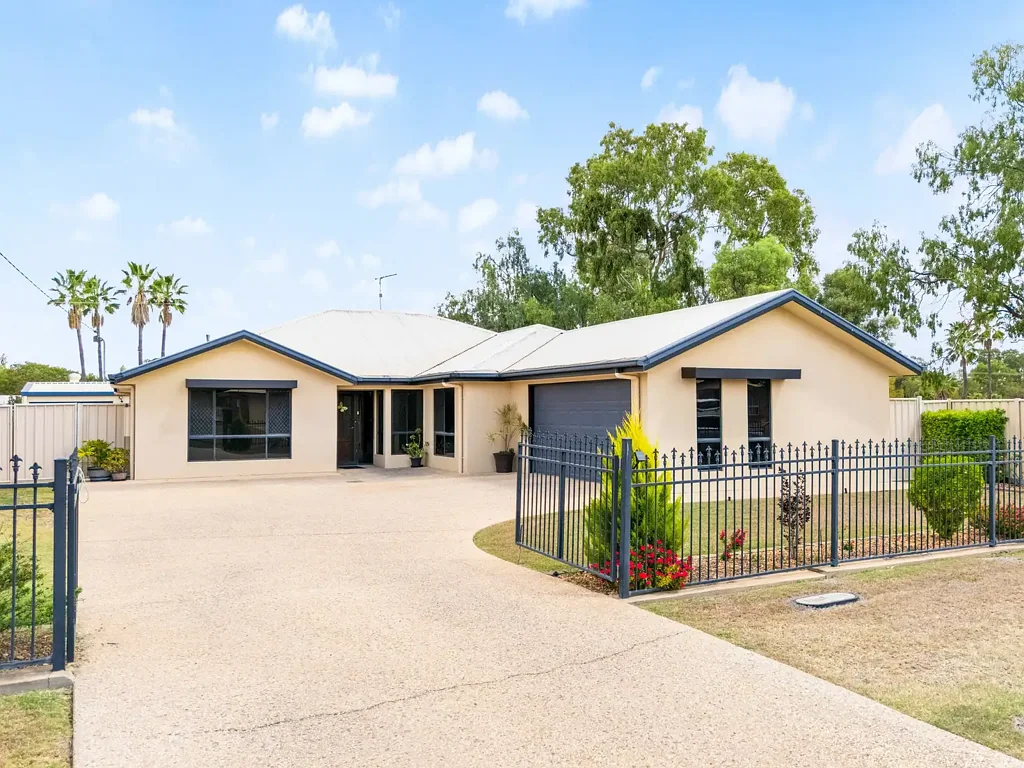 28 Crinum Crescent, Emerald, QLD 4720