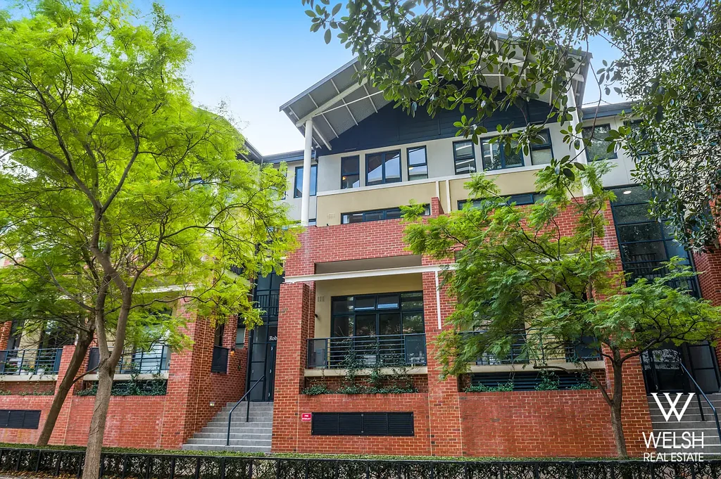 STYLISH AND SPACIOUS BOUTIQUE APARTMENT IN A GREAT LOCATION!  **Partly furnished, see below**