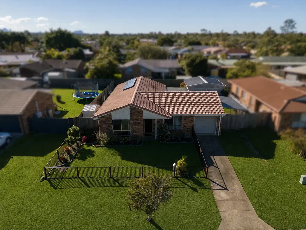 Caboolture 4ห้องนอน Spacious Family Living with Shed, Side Access & Prime Location