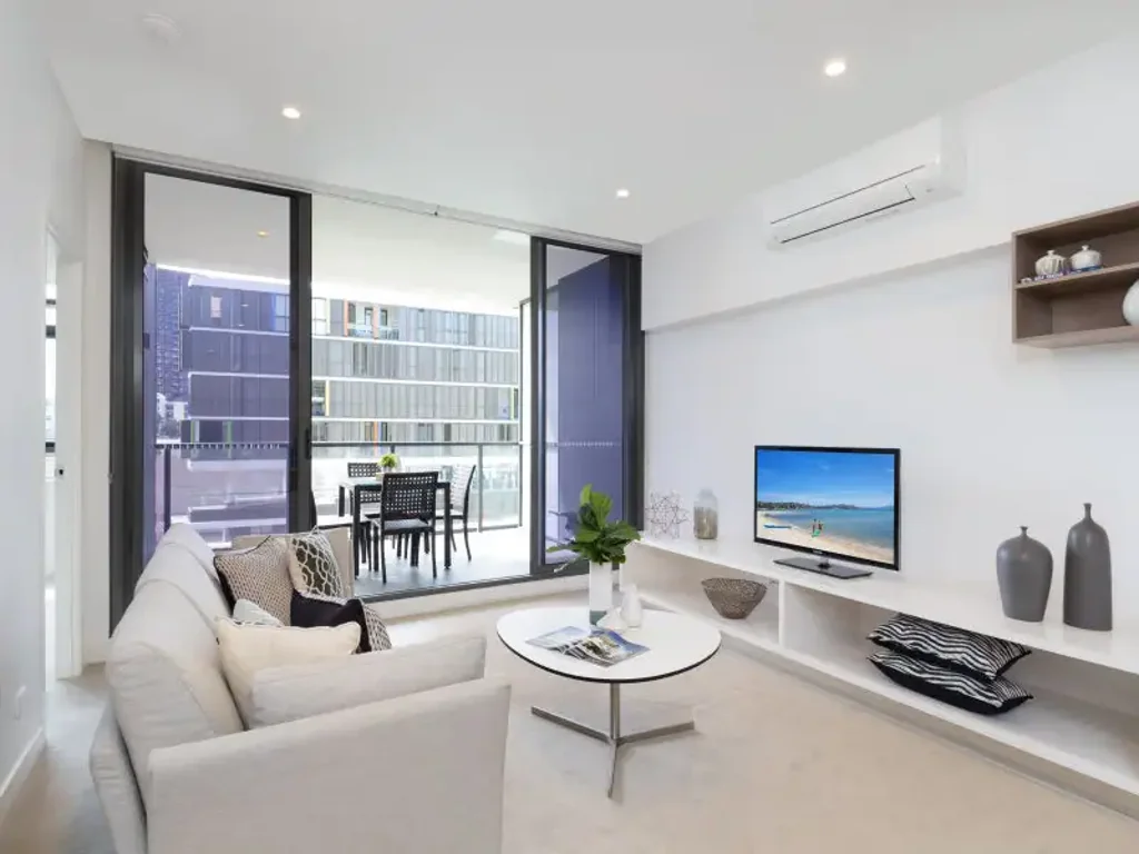 Immaculate Apartment In The Acclaimed "Divercity" Development