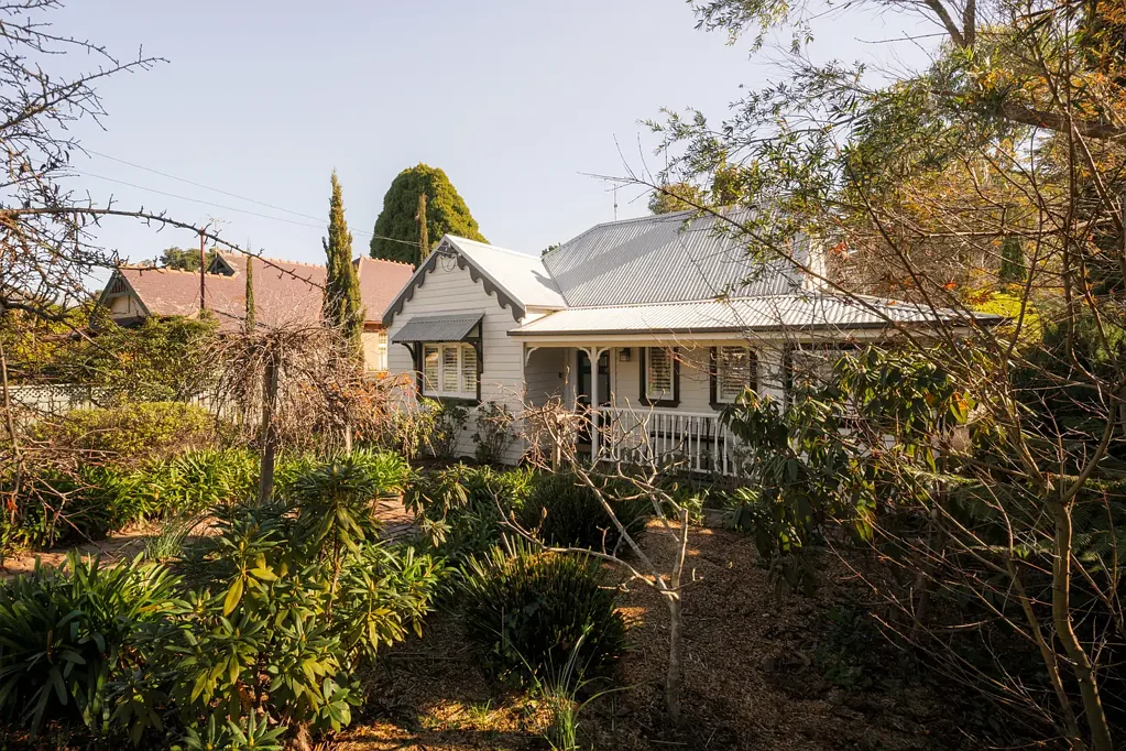 Katoomba 4ห้องนอน Timeless Mountain Character with Separate Self-Contained Accommodation