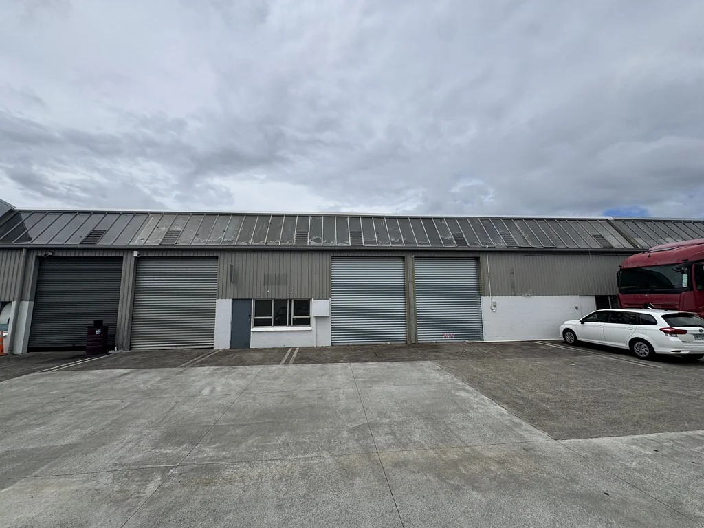 East Tamaki 281sqm Clear-Span Warehouse | Minimal Office