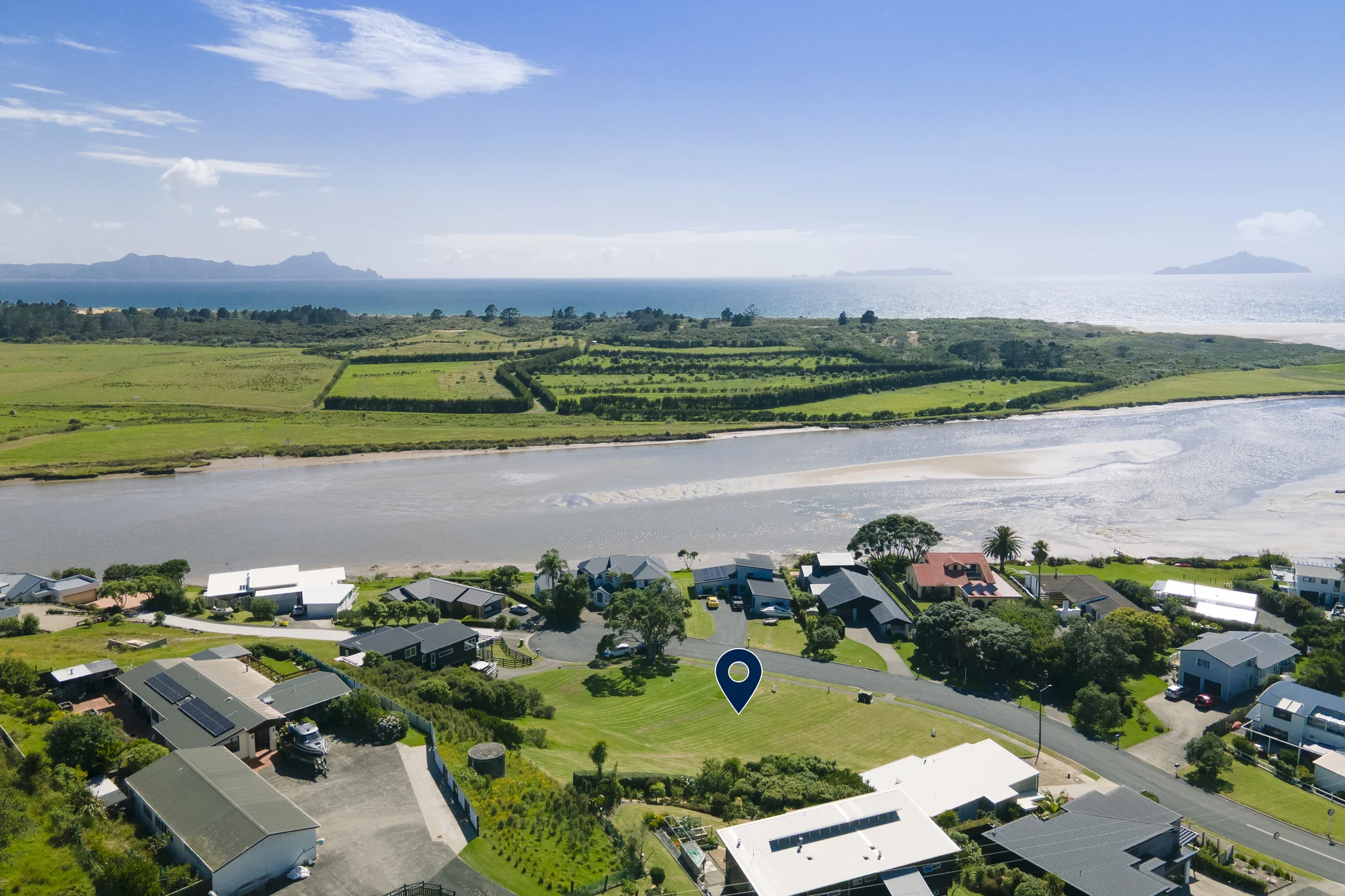 Waipu Waipu section with stunning river to ocean views