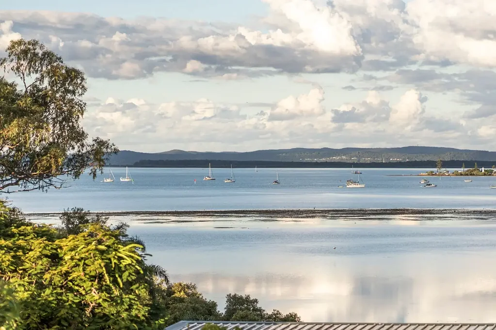 Ormiston 4침실 Prestige Heisig Home Offering Luxury, Space & Uninterrupted Water Views