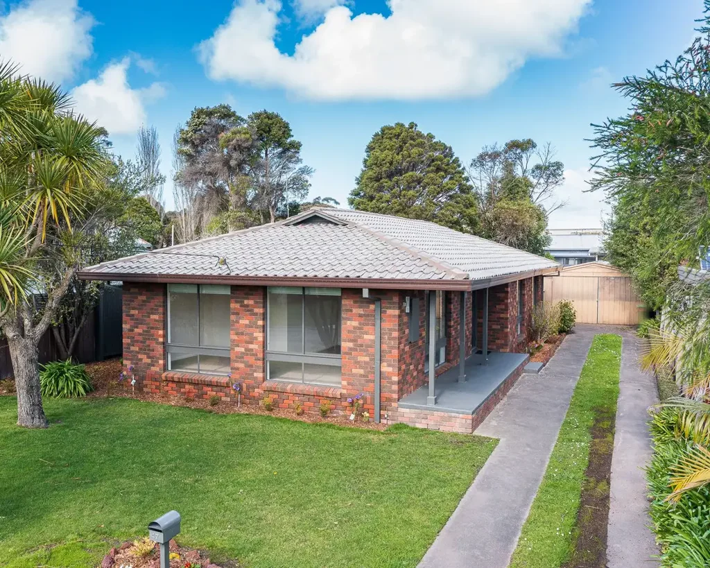 North Wonthaggi 3chambre CHARMING 3 BEDROOM HOME WITH REAR LANE