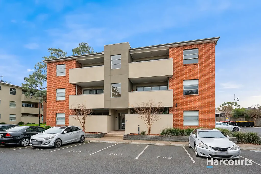 Parkside Living with Scenic Views!
