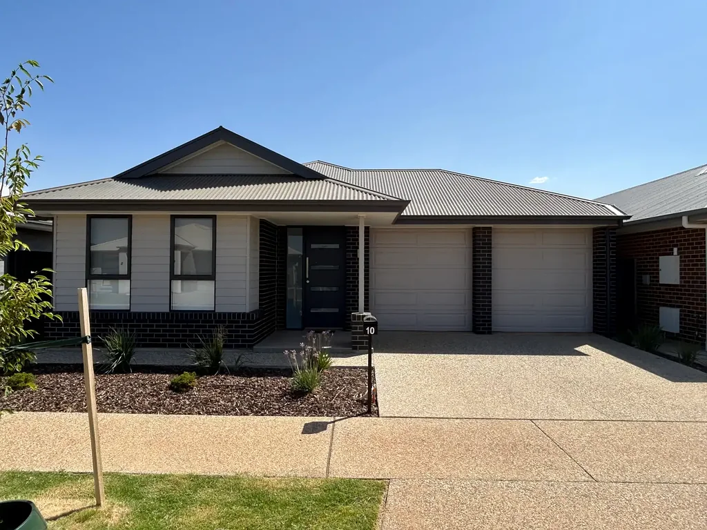 Stunning Home in 'the heart of Angle Vale - Modern Living at Its Best!