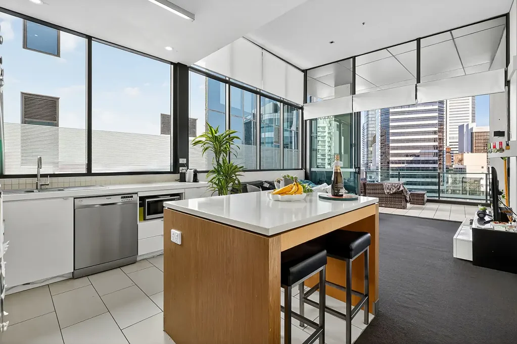 Spring Hill 2 Slaapkamer Penthouse Living in Quattro on Astor - Rare Top-Floor Opportunity!