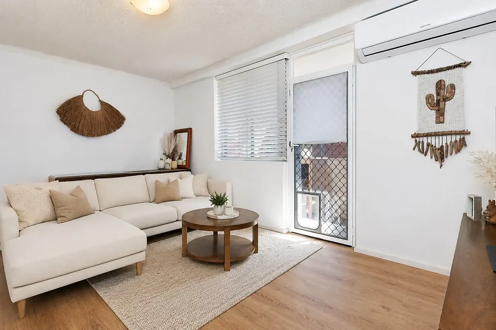 Sunny Two Bedroom Apartment In The Heart Of Botany