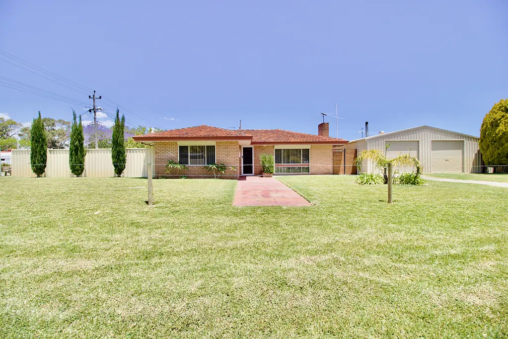 1 Merilup Court, Hillman, WA 6168