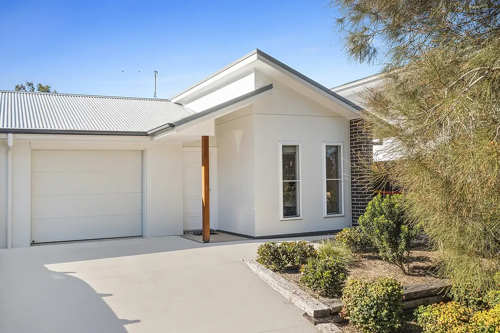 Scotts Head 3房  Torrens Title Duplex - Walk to Beach