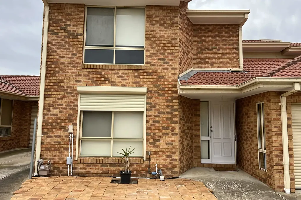 3 Bedroom Townhouse in Great Location!