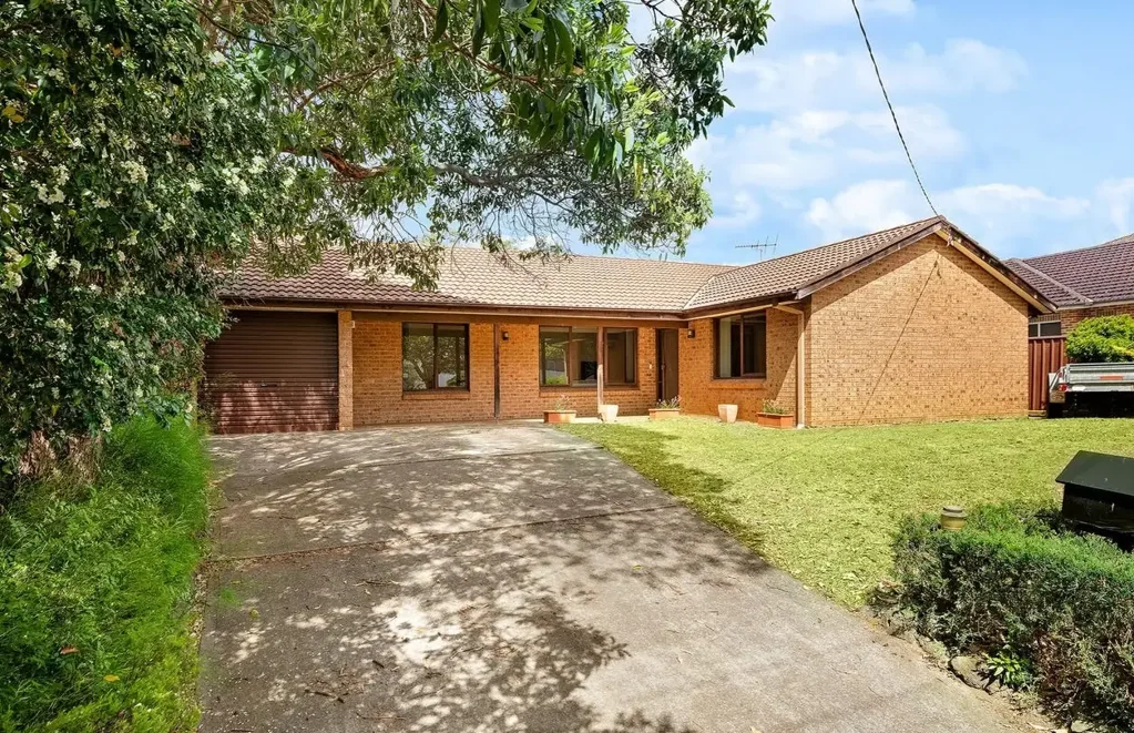 TOP LOCATION - 5 BEDROOM HOME