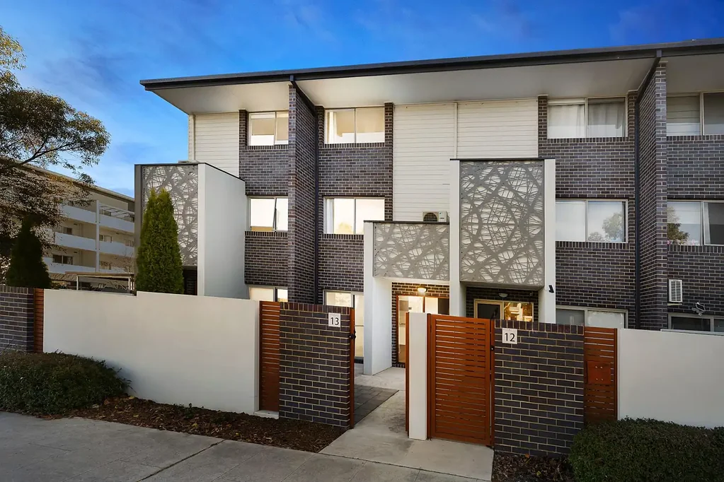 13/2 Clare Burton Crescent, Franklin, ACT 2913