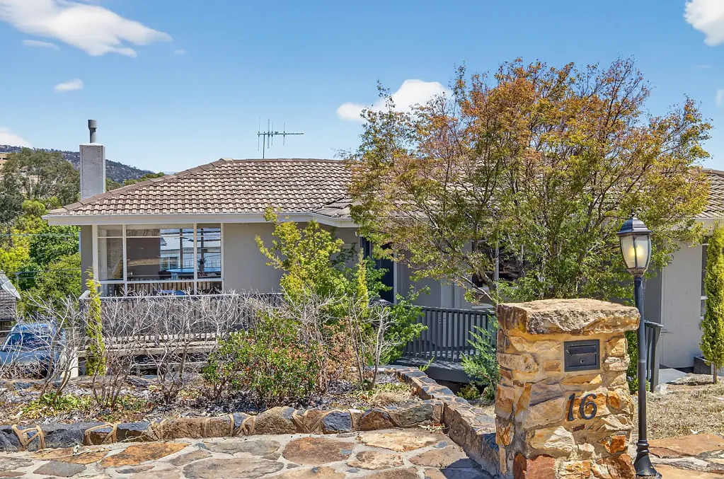 16 Sabine Close, Garran, ACT 2605
