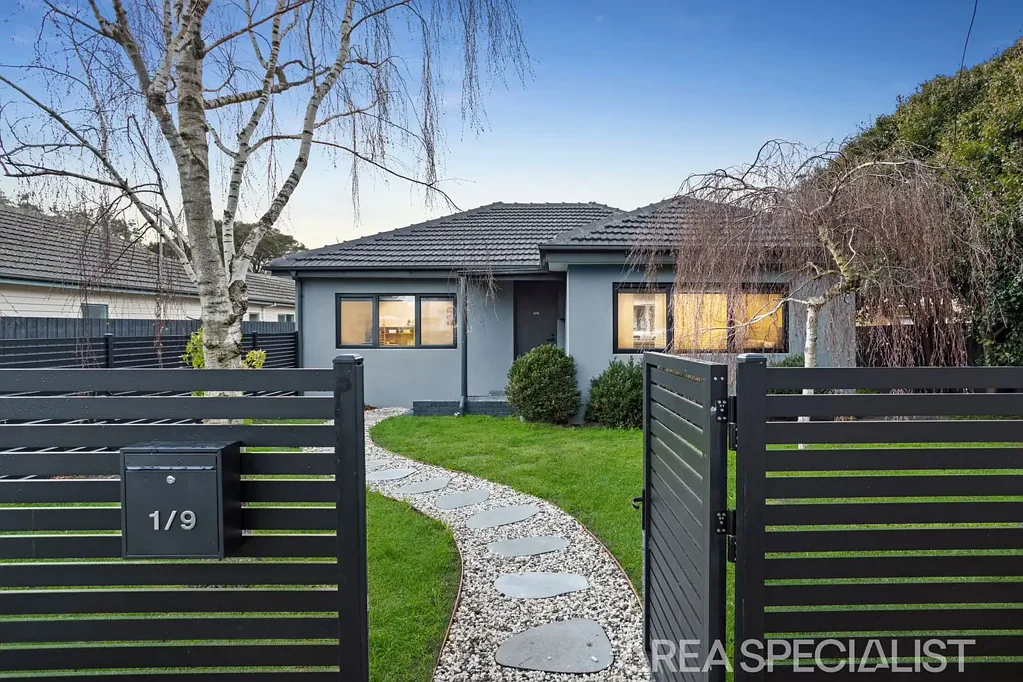 Frankston 3房 简介：翻新、私密且位置优越 The Brief: Renovated, Private & Perfectly Positioned