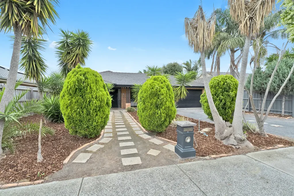 Carrum Downs 3房 宽敞采光充足 多个生活区域 现代舒适设施 位置便利 车库宽敞 新近粉刷地毯 管道供暖 Cleverly Designed & Move in Ready