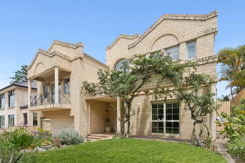 Cottesloe 4Zimmer A Wonderful Home to Enjoy Now, with Endless Potential in the Years to Come