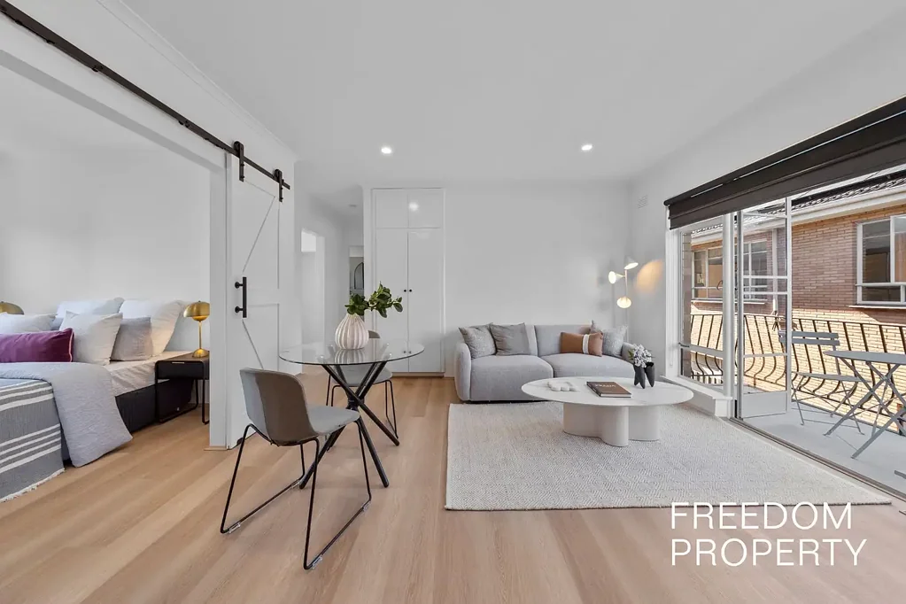Brunswick 2房  刚装修过的内北区生活，在Brunswick的中心地带，可欣赏城市景观  Freshly Renovated Inner-North Living with City Views in the Heart of Brunswick