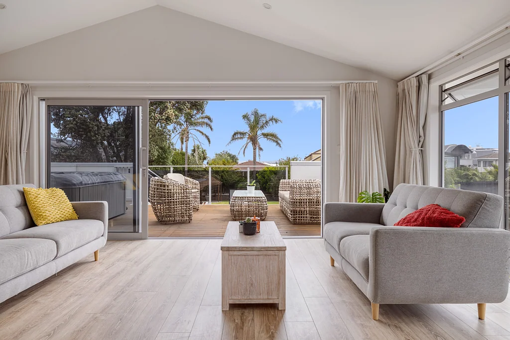 Mount Maunganui 5chambre Coastal luxury with expansion potential
