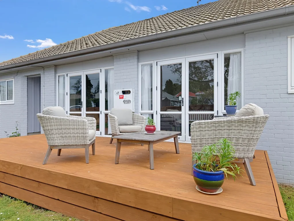 Te Awamutu 4ਬੈੱਡਰੂਮ Sunlit Living with a Deck to Enjoy
