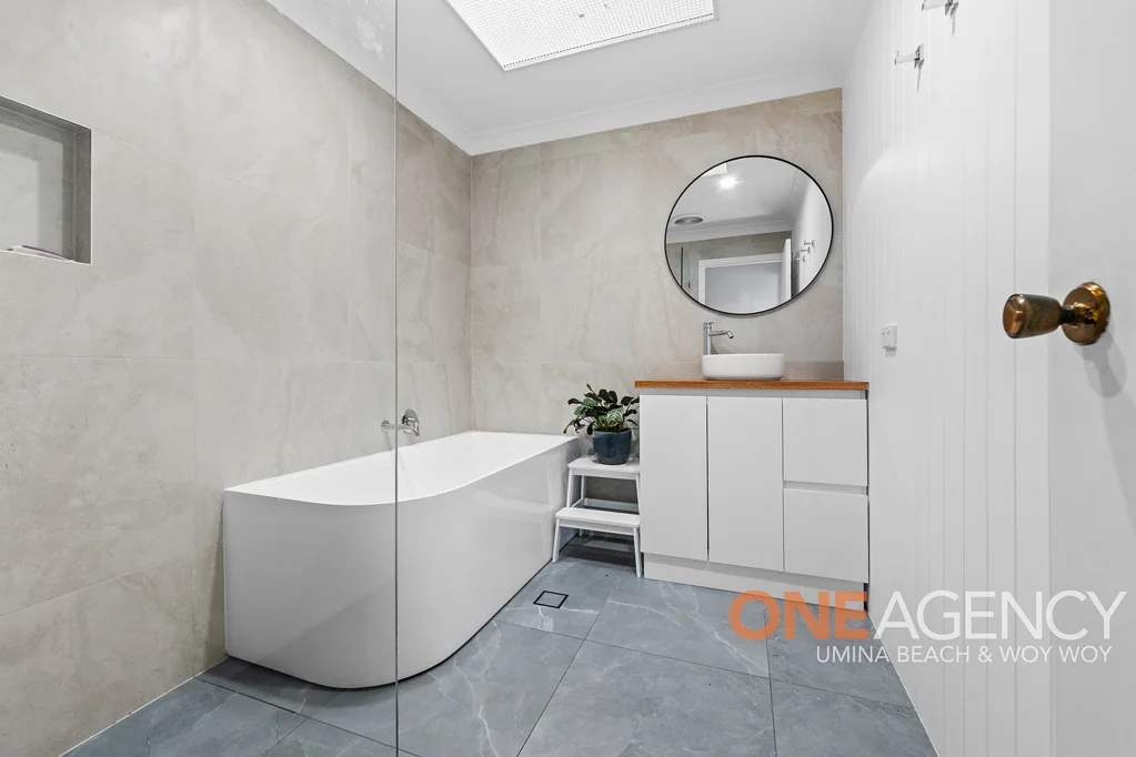 Renovated 2-Bedroom Villa with Spacious Courtyard !