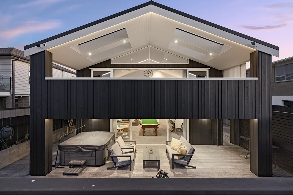 Papamoa 4 Bedroom From sunrise to sea breeze.