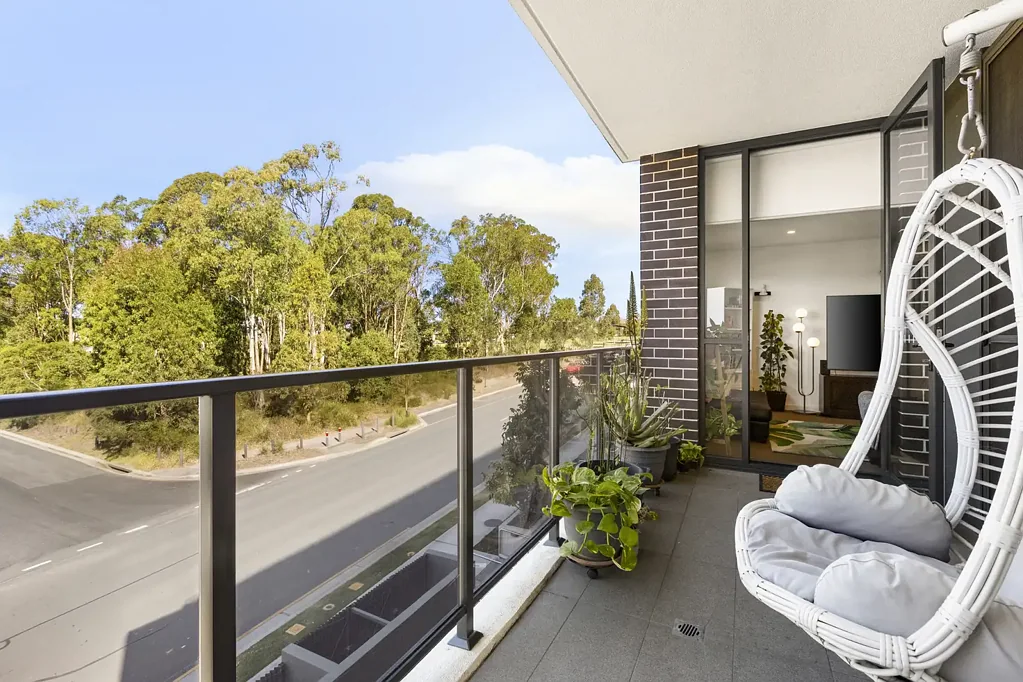 Schofields 2कमरा Park Facing, Picture-Perfect ALAND built apartment within 10 minutes walk to Schofields Train Station!