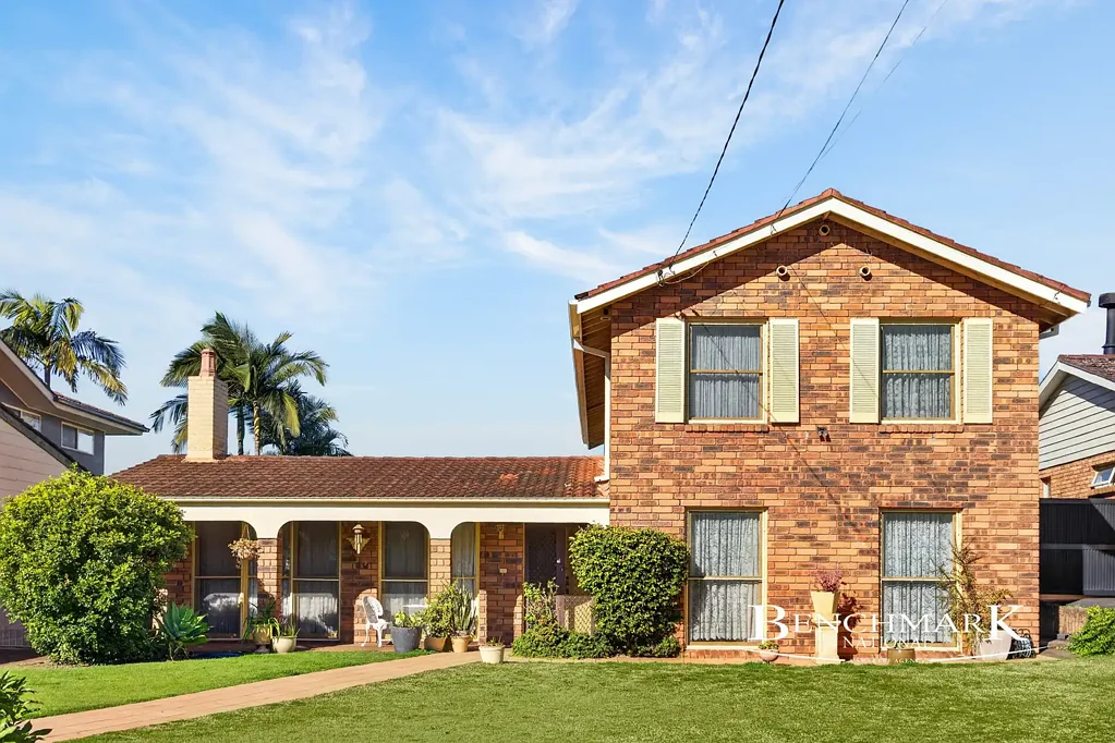 Moorebank 6Zimmer Grand Family Proportions with Poolside Entertaining and Future Potential