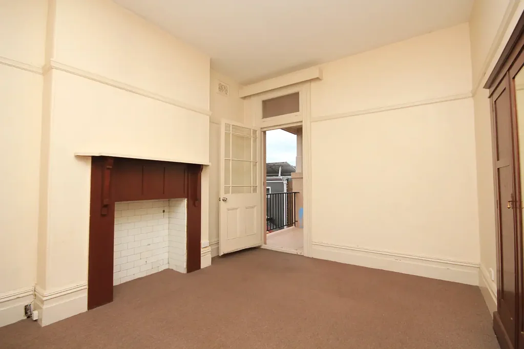 Spacious Two Bedroom Apartment In Block Of Four