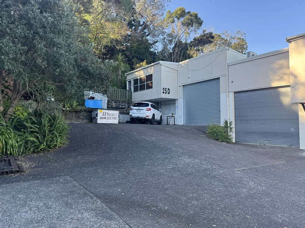 Wairau Valley Rare trade unit with residential component