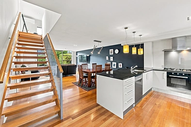Edgeware 3房 City-Fringe Living with Double Garage
