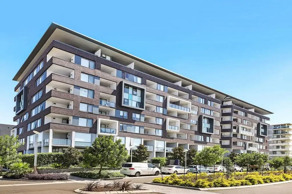 North Aspect Modern 1 Bed Apartment! In the Heart of Wentworth Point! Mins Walk to the water side!