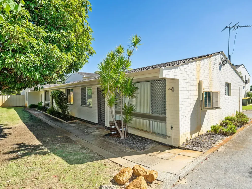 Yokine 3房  JUST LISTED - THREE BEDROOM VILLA!