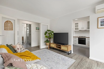 Glen Huntly 2Kwarto Stylish, sunny & superbly located – with two courtyards!