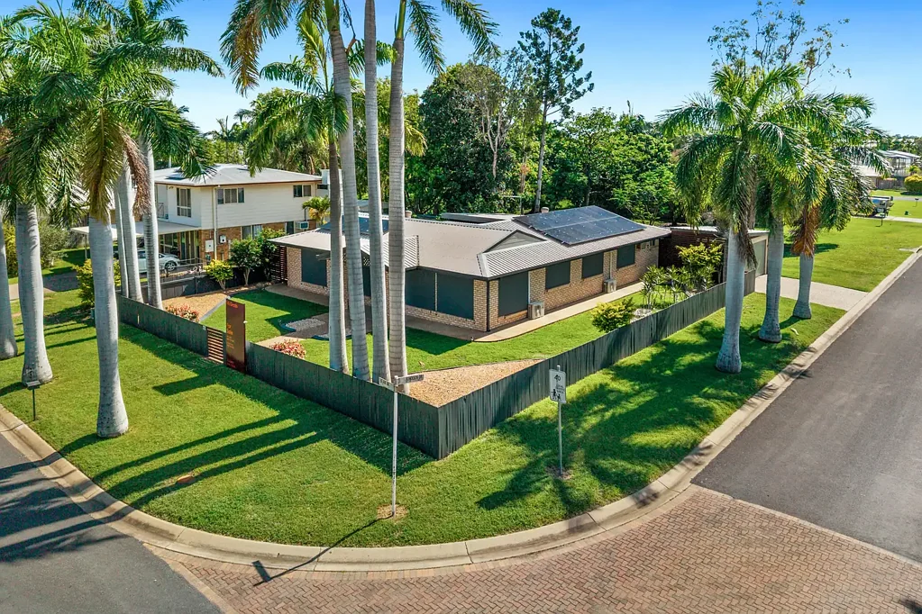 Parkhurst 4Kwarto Modern Living on a Private Corner Block