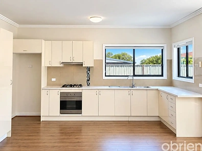 Iba Pa - 2/114 Biggs Street, St Albans, VIC 3021