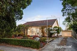 8 Hamilton Crescent, Doncaster East