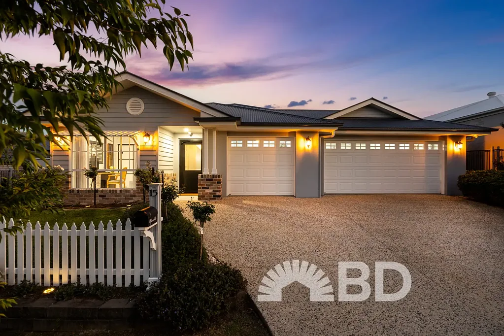 Morayfield 4房 汉普顿风格住宅 3卧2卫 900mm Smeg灶具 20mm石材台面 盐水消毒泳池 独立车库 太阳能系统 Hampton's Charm Meets Modern Luxury - A Complete Family Retreat