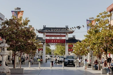 悉尼房市最大黑马出现！这个区房价一年猛涨$32万，背后原因曝光！