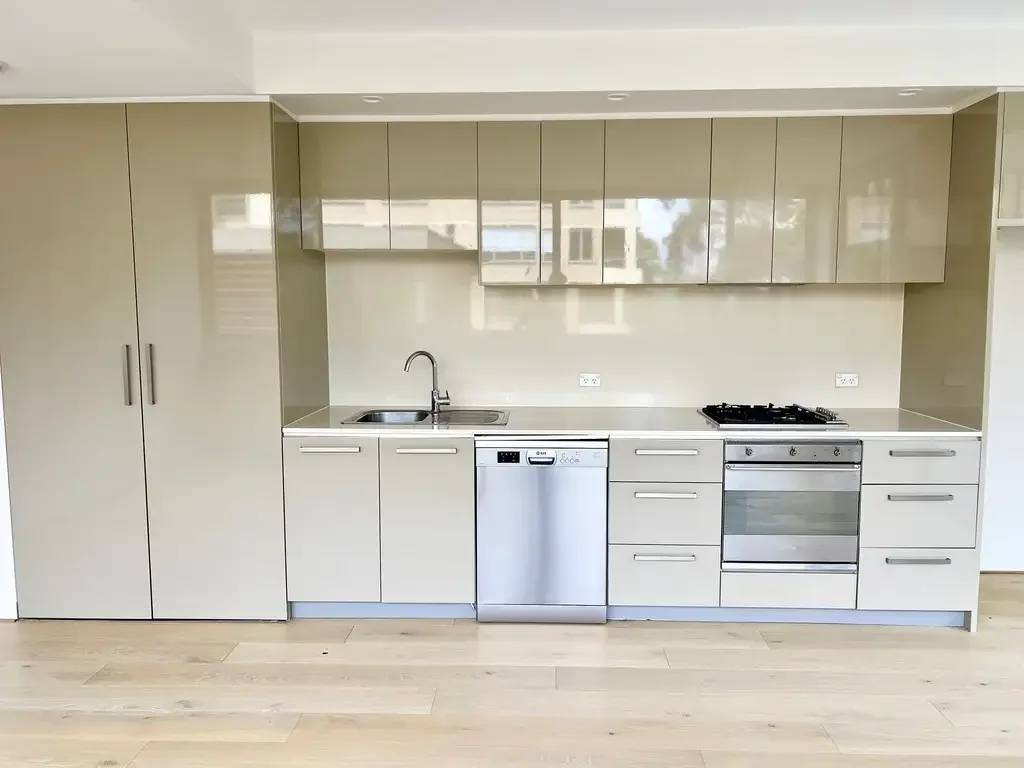 Stunning Modern Bright and Large One Bedroom with Parking in Bondi