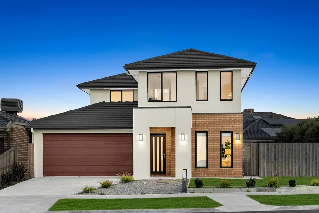Mickleham 4房 Mickleham优越地段的双层现代家庭生活 Double Storey Modern Family Living in a Great Mickleham Location
