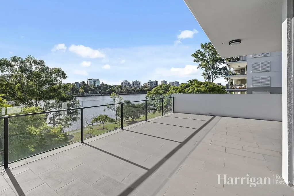 Spacious Riverfront Abode with Spacious Balcony