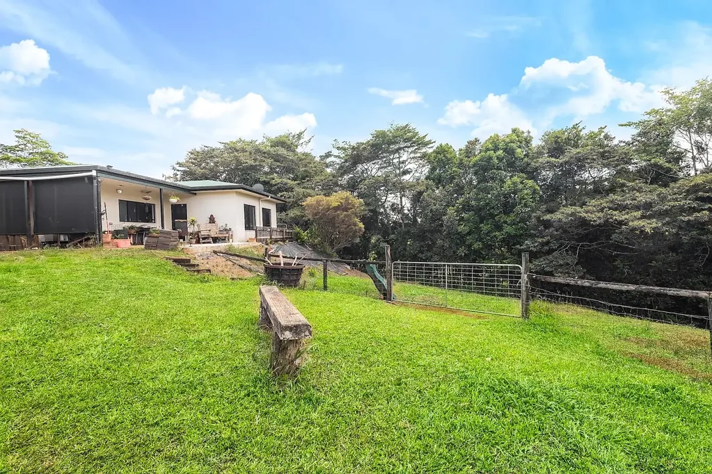 Tarzali 4房  Perfect Country Charm I  Private 2.5 Acres  I Studio I Creek Access