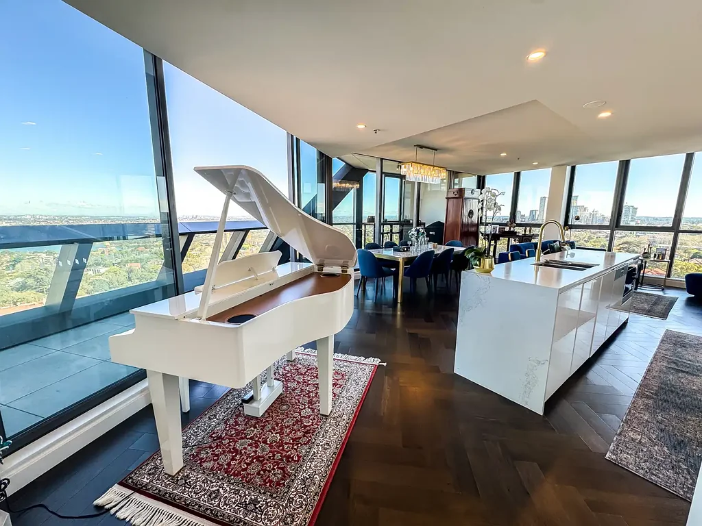 North Sydney 3房 270度全景水景 精心翻新硬木地板 Miele厨房电器 宁静Bayfront生活 中心地段步行交通 Luxury One-of-a-kind Designer Apartment With Spectacular Water Views At Any Corners Of The Residence