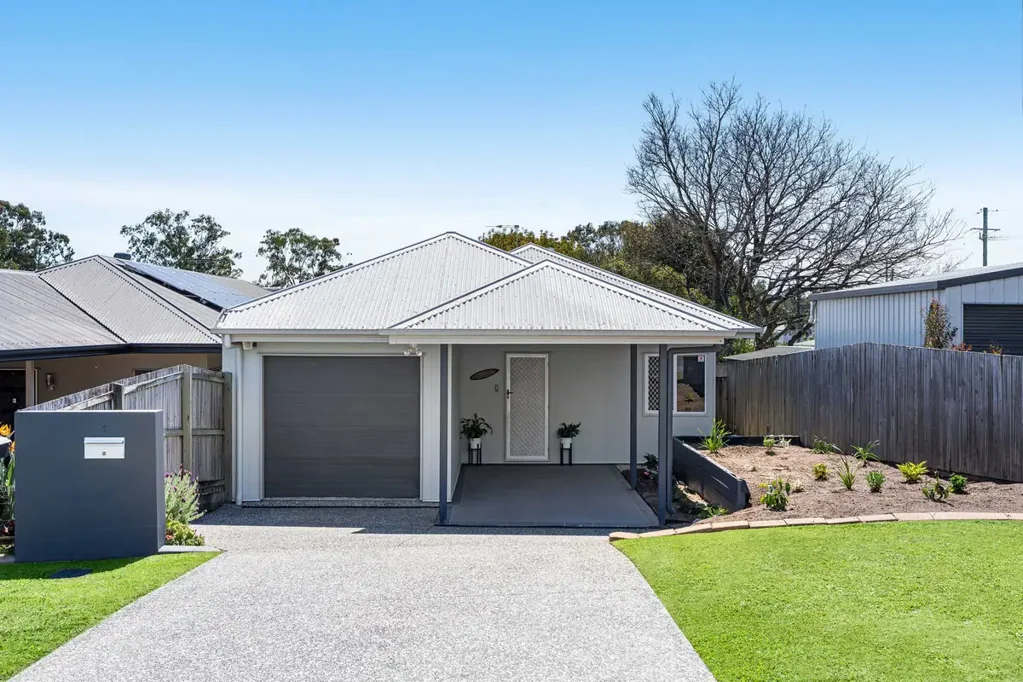 Wynnum 4 Slaapkamer Effortless Bayside Living with Space for the Family